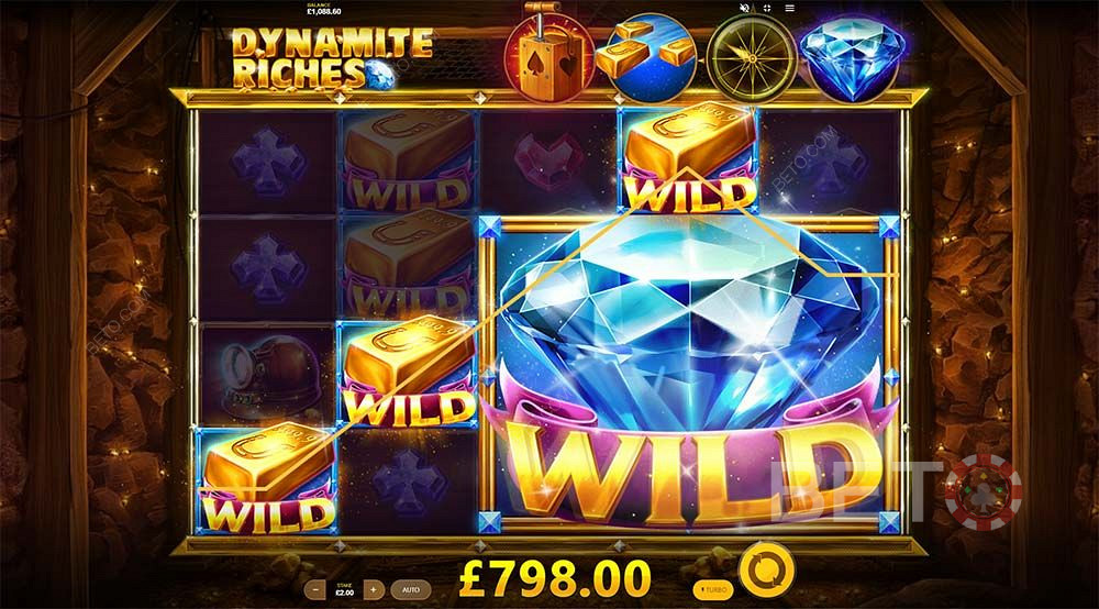 Уайлд символите Gold bar и Expanding wilds могат да заменят обикновените символи, за да ви дадат огромни печалби в Dynamite Riches