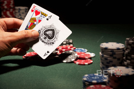 Всичко, което трябва да знаете за онлайн покера в {YEAR}